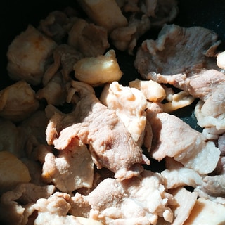 豚肉と鳥胸肉の塩コショウ炒め